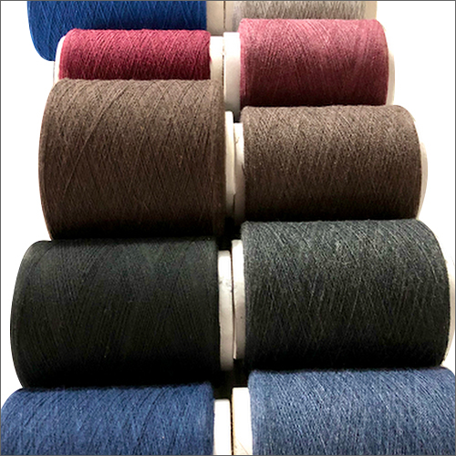 अलग-अलग रंगों के रीसायकल डाईड यार्न में उपलब्ध है