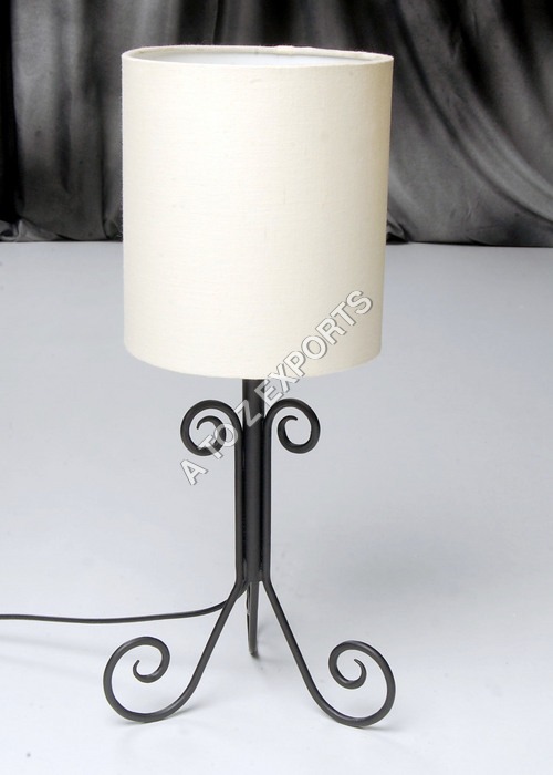 क्रीम डेकोरेटिव मेटल लैंपशेड