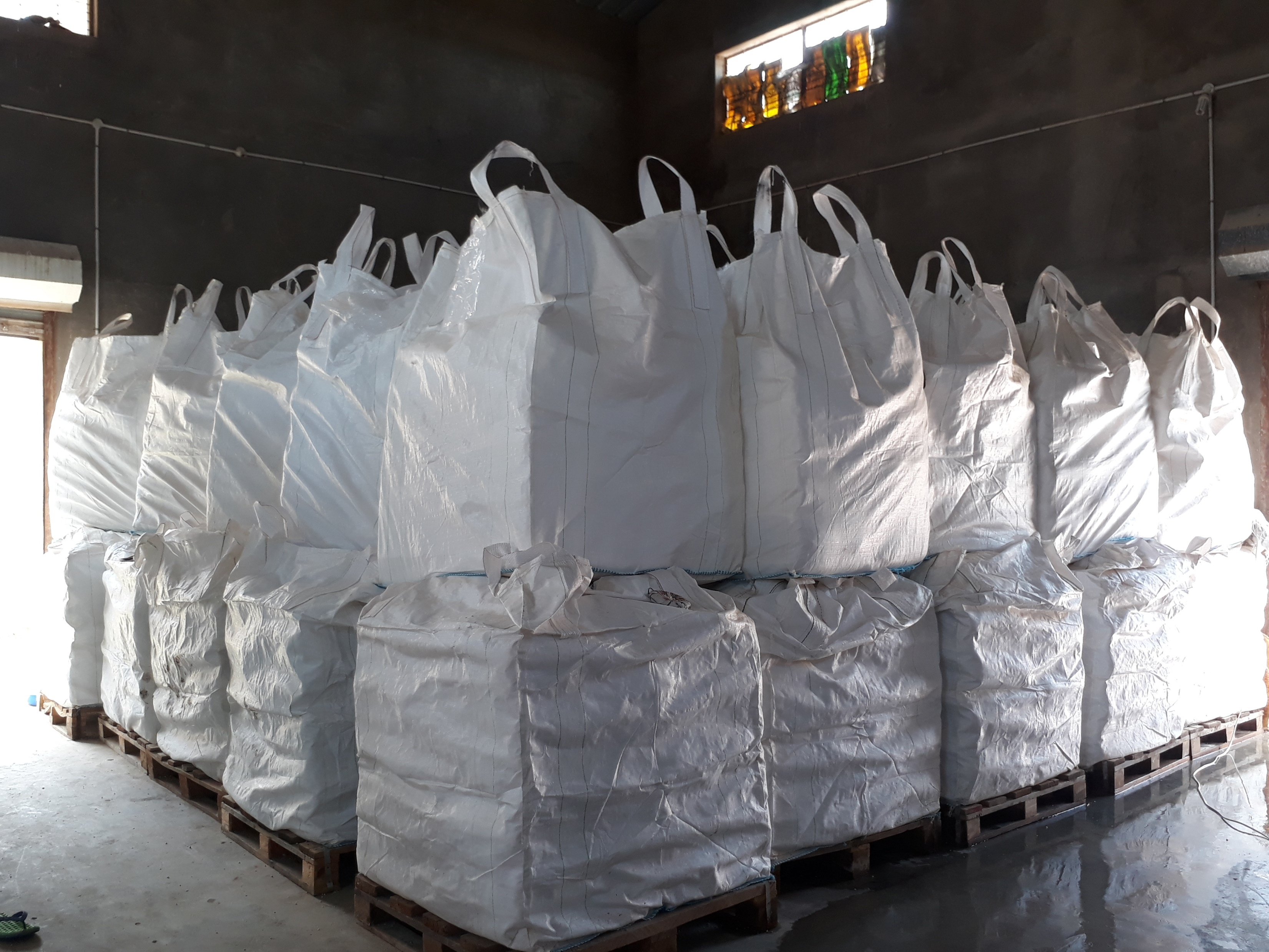 Snow White Quartz Pebbles Whit High Glossy Polished Finished 30-60mm Low Price For Best Supplier - Artificial Stone Type: Solid Surface