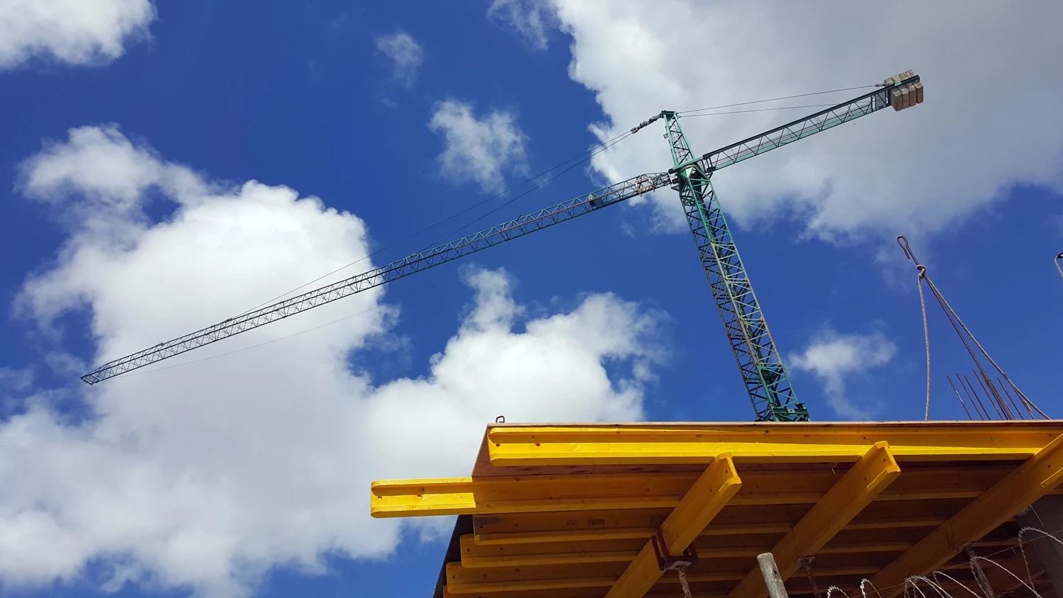 Electric Powder Coated Wire Rope Hoists - Application: Material Lifting