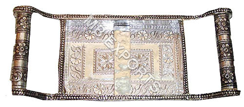 गोल्डन व्हाइट मेटल हैंडक्राफ्टेड फैंसी ट्रे