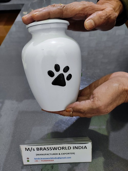 Dog Hand Painted In Grass Aluminum Pet Cremation Urn Funeral Supplies