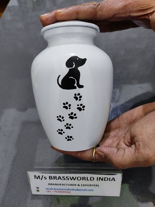 Dog Hand Painted In Grass Aluminum Pet Cremation Urn Funeral Supplies