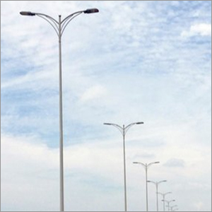 डुअल आर्म स्वेड लाइट पोल