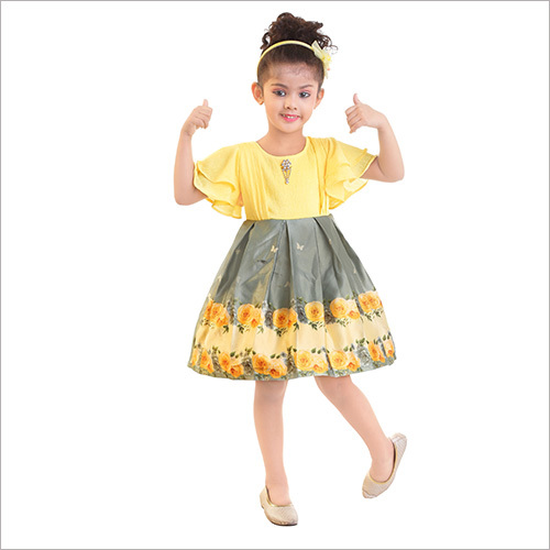 लड़कियों की पार्टी वियर फ्रॉक