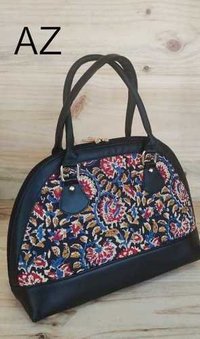 स्टाइलिश डोम शेप हैंडबैग