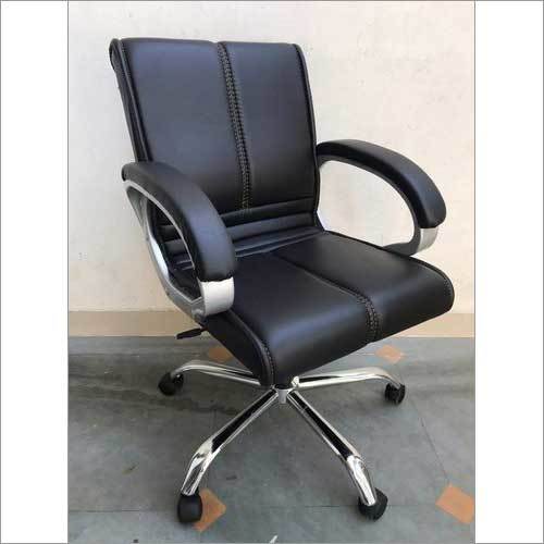 ब्लैक रिवॉल्विंग चेयर