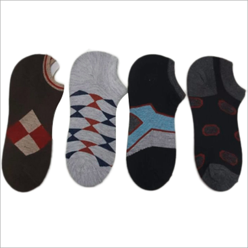 पुरुषों के लो कट सॉक्स में अलग-अलग रंग में उपलब्ध