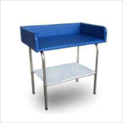 बेबी चेंजिंग टेबल