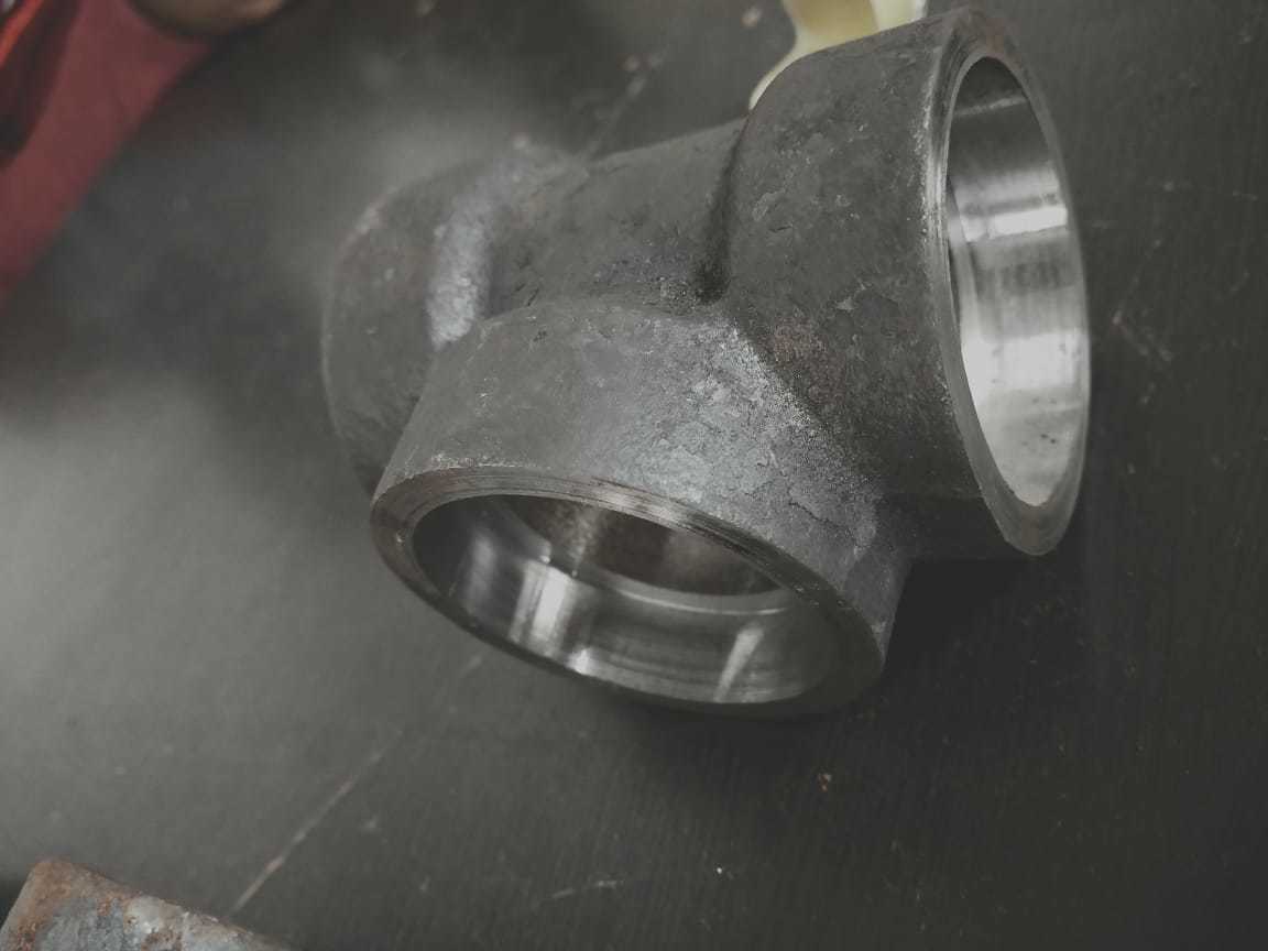 A105 Forged Tee - Size 1 Inch, Ms Material, Socket Weld & Threaded Type | Grade A105, Available In Sizes 0.5" To 4", Astm Standard