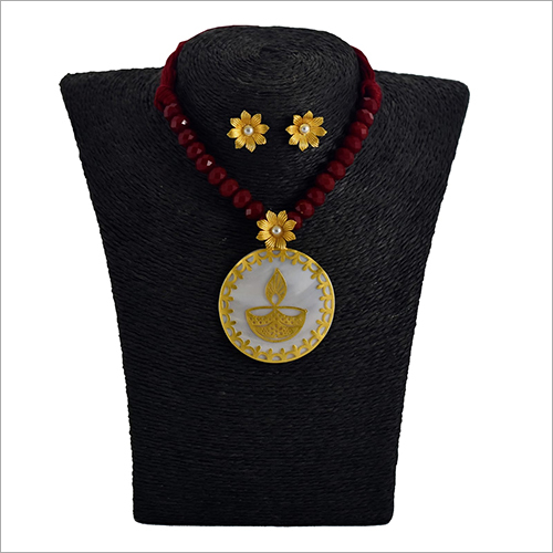 Ladies Modern Pendant Set