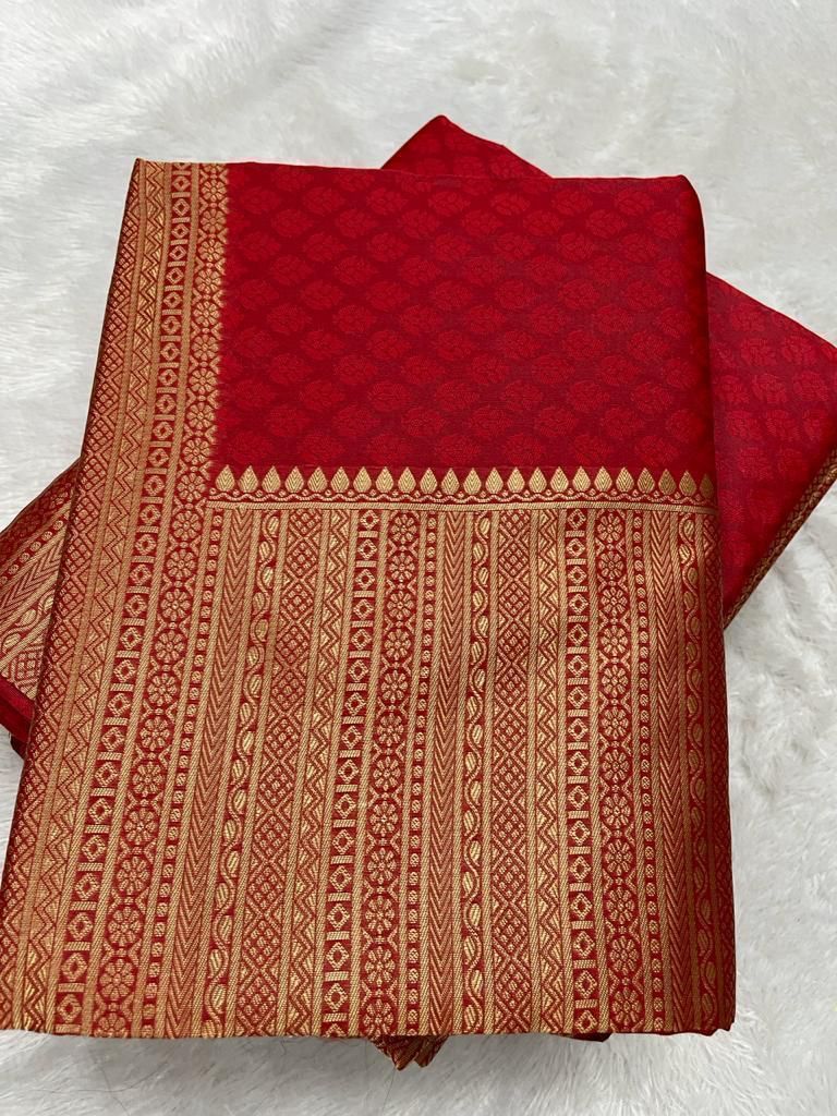 जैक्वार्ड साड़ी