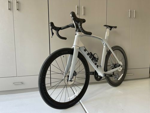 ट्रेक मैडोन एसएलआर 9 डिस्क रोड बाइक शेल्फ लाइफ: 12 महीने