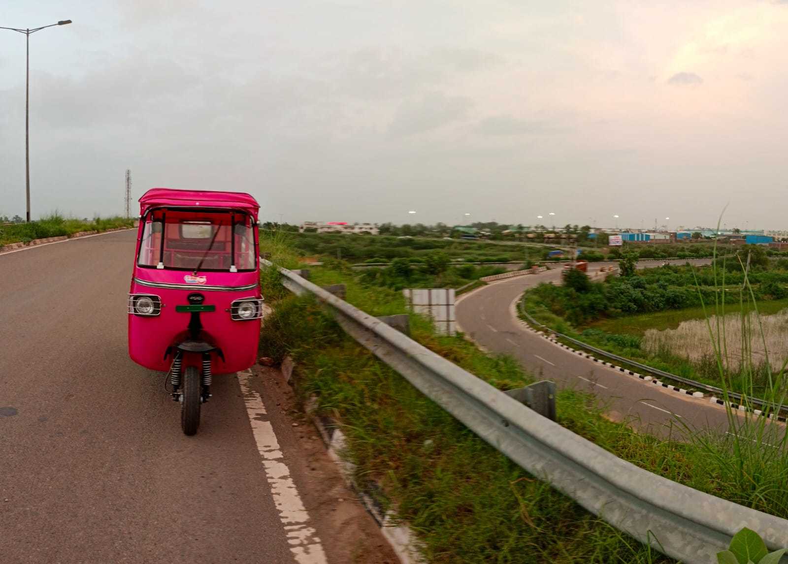 Electric Auto Rickshaw - Size: Standard