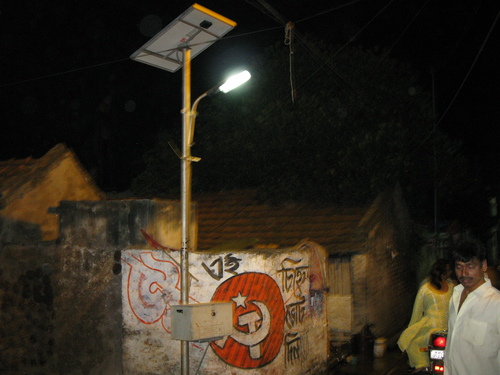 सीएफएल सोलर स्ट्रीट लाइट