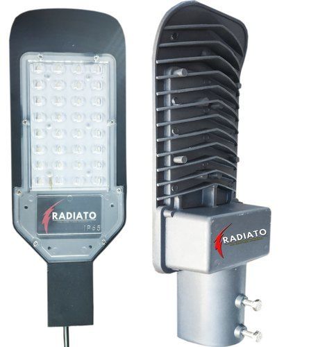 Radiato 32 Wattage Lens Street Light