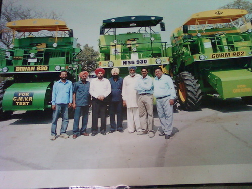 Self Driven Harvester Combine