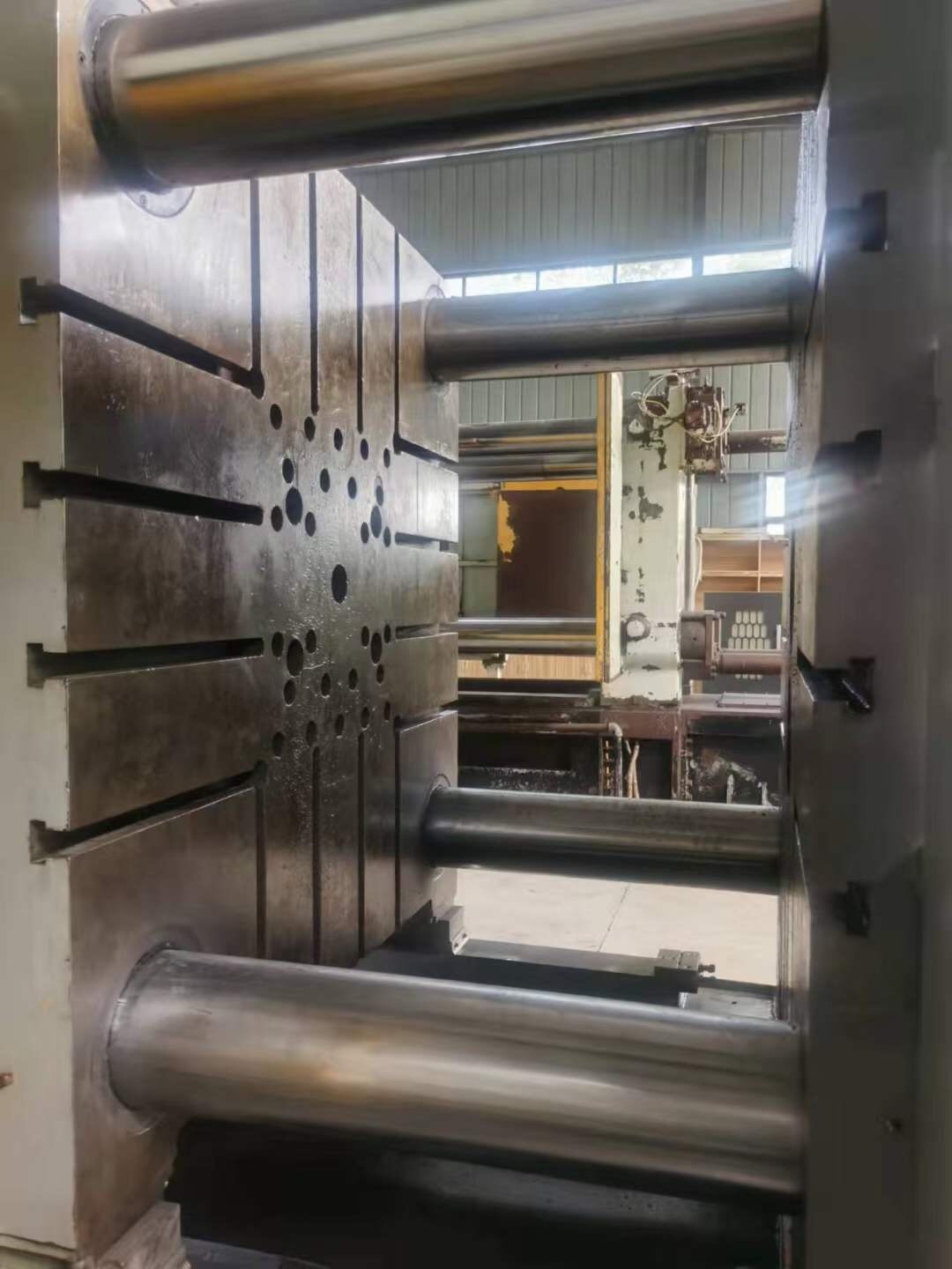 Used Yizumi 900t Cold Chamber Die Casting Machine