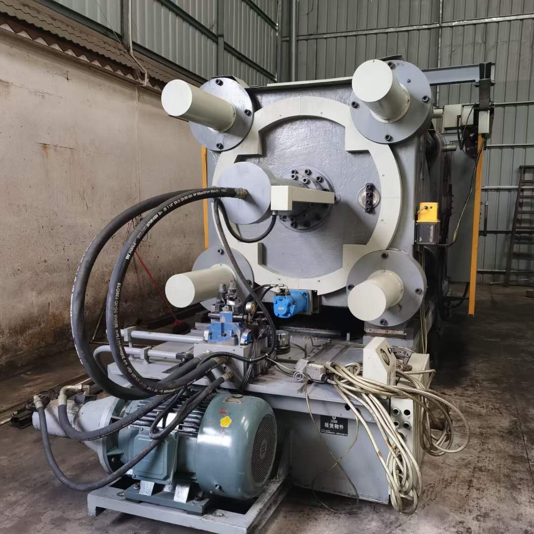 Used Yizumi 900t Cold Chamber Die Casting Machine