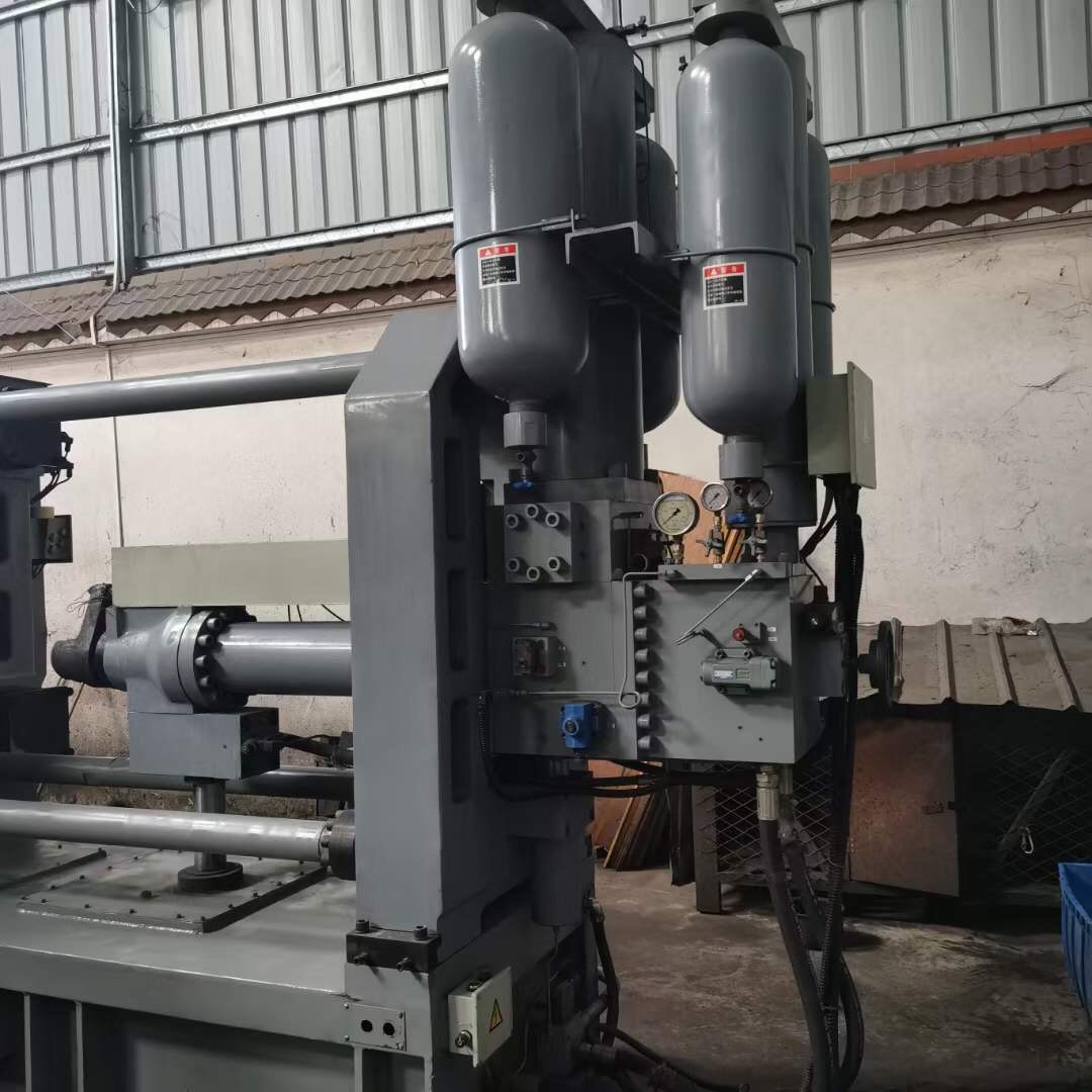 Used Yizumi 900t Cold Chamber Die Casting Machine