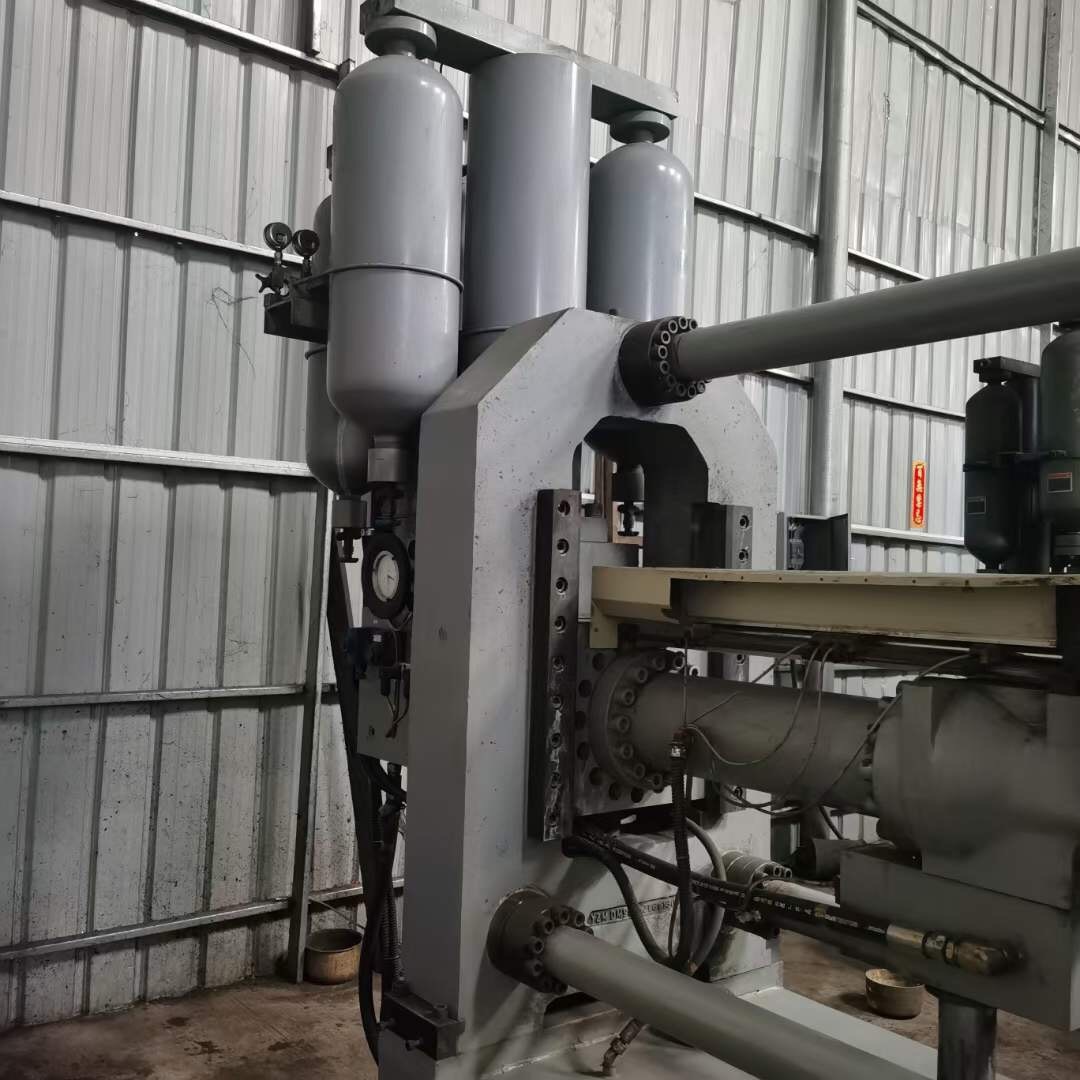 Used Yizumi 900t Cold Chamber Die Casting Machine