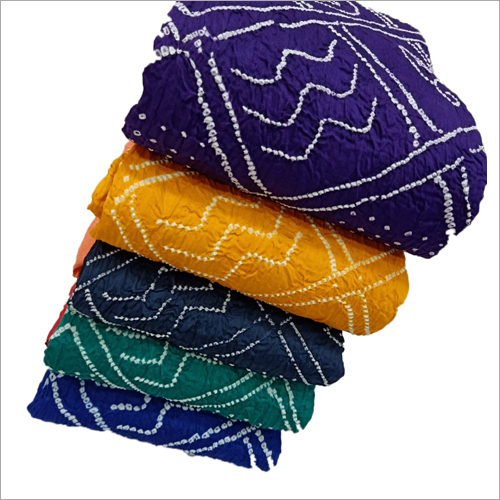 महिलाओं के बंधेज बंधनी सूट मटीरियल में उपलब्ध