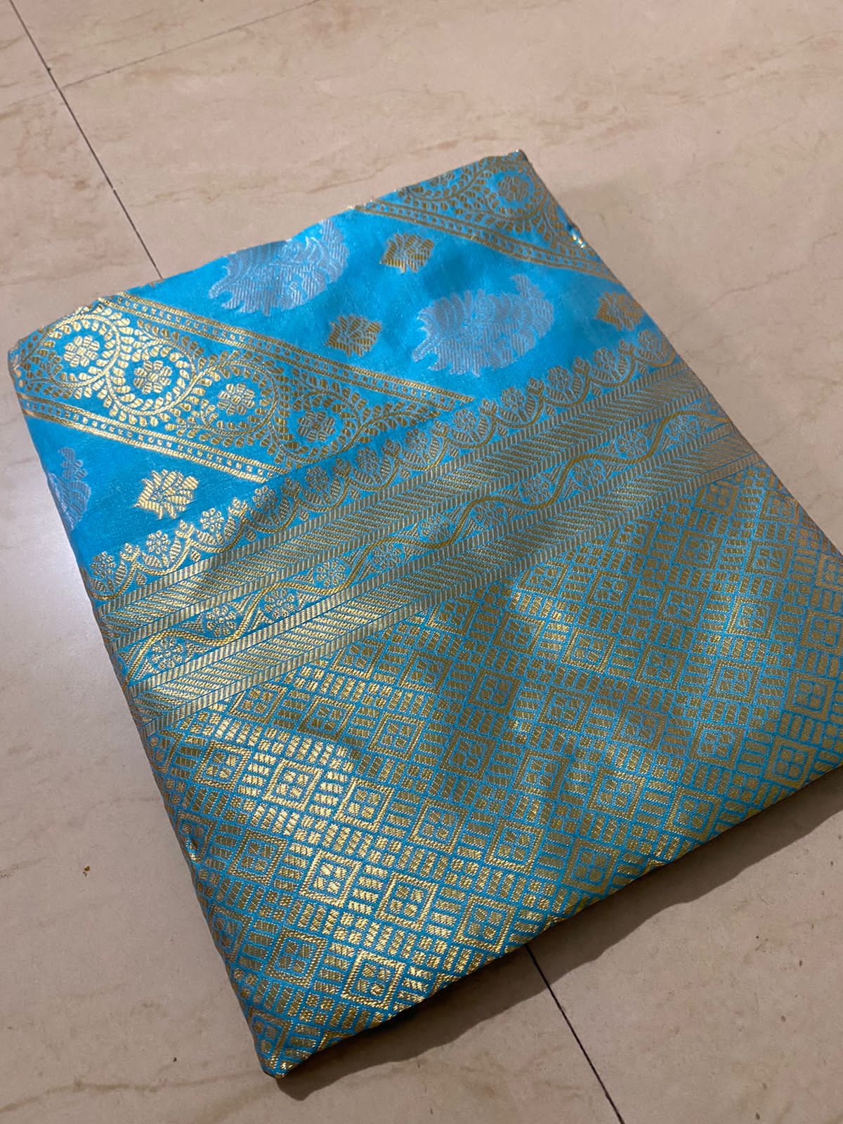 Ladies Saree - Customized Material, Printed Pattern | Breathable, Washable, All Season Wear