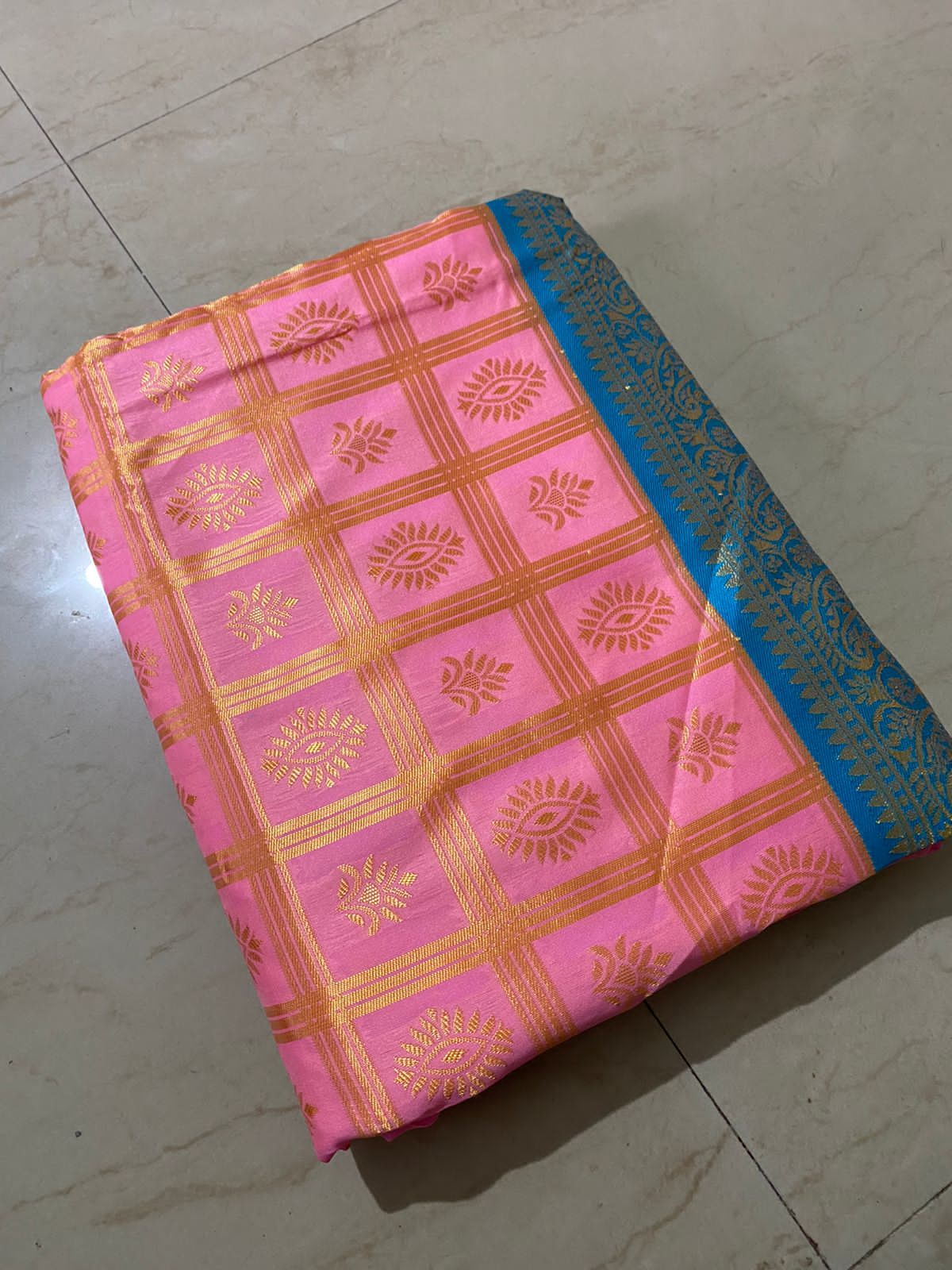 Ladies Saree - Customized Material, Printed Pattern | Breathable, Washable, All Season Wear