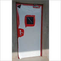 व्हाइट एंड रेड फायर एग्जिट डोर