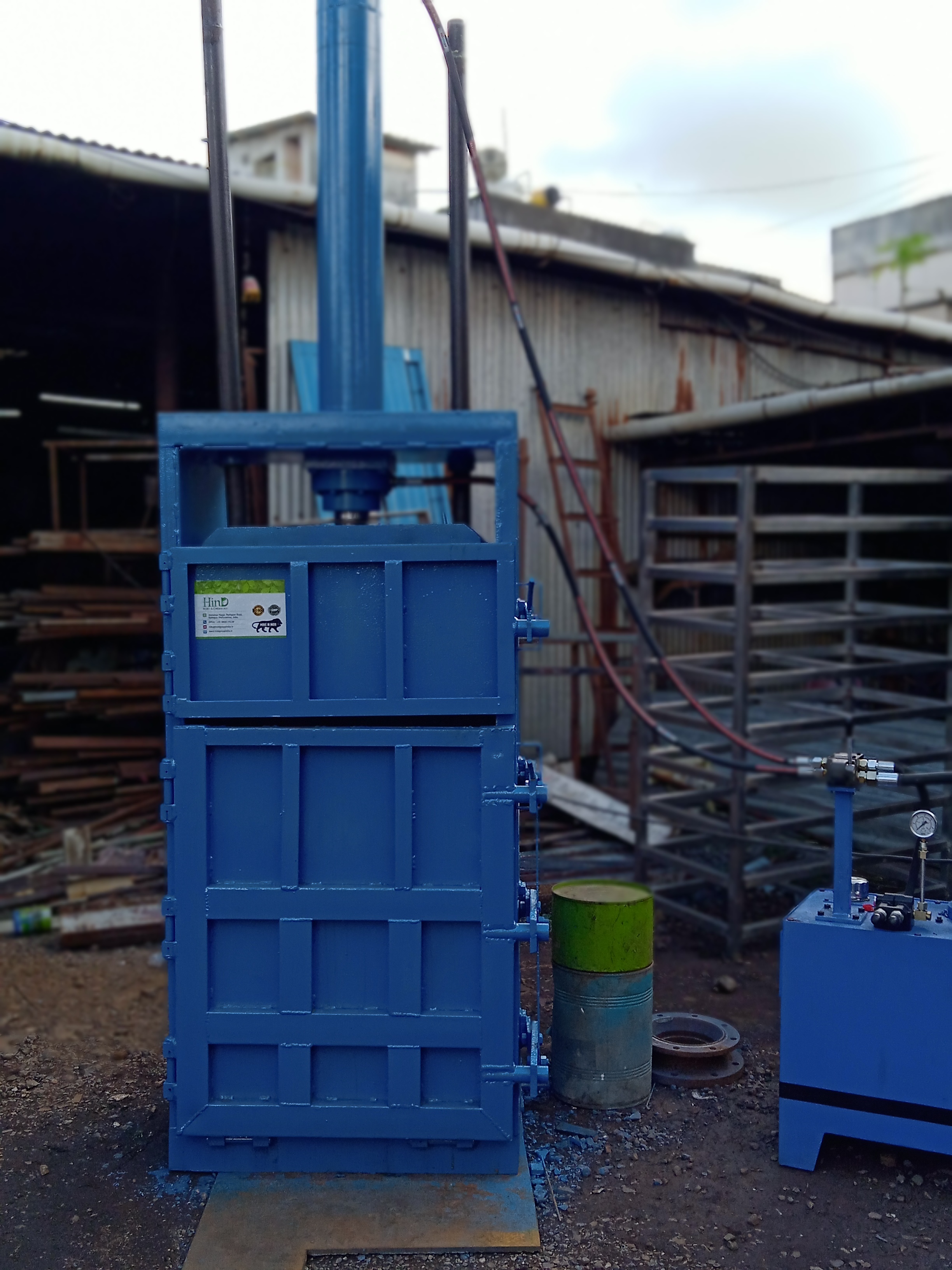 Hydraulic Baling Machine - 25kg To 500kg Capacity | Superior Hydraulic Quality, Space-saving Design, Easy Packing With Front And Back Doors