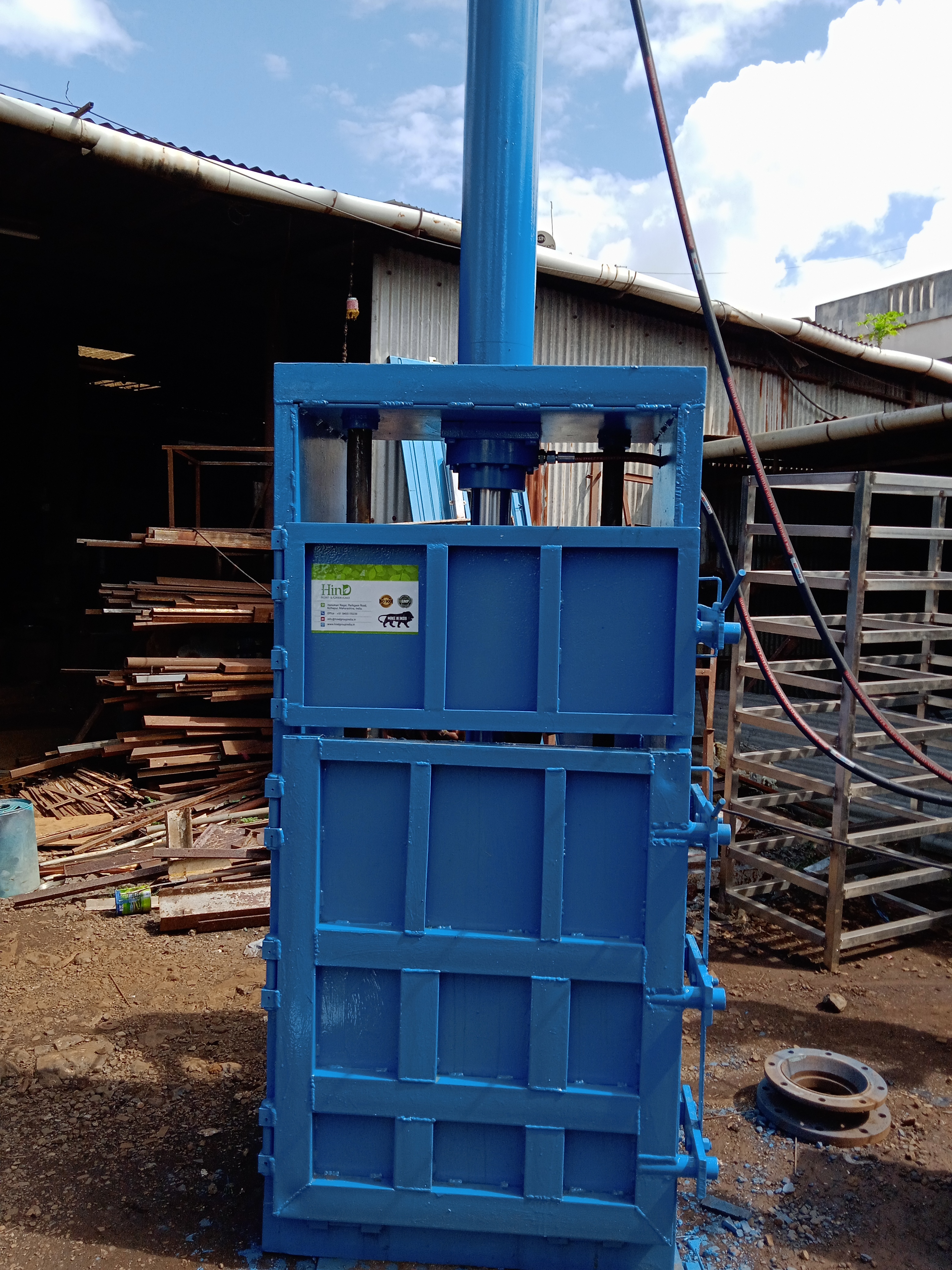 Hydraulic Baling Machine - 25kg To 500kg Capacity | Superior Hydraulic Quality, Space-saving Design, Easy Packing With Front And Back Doors