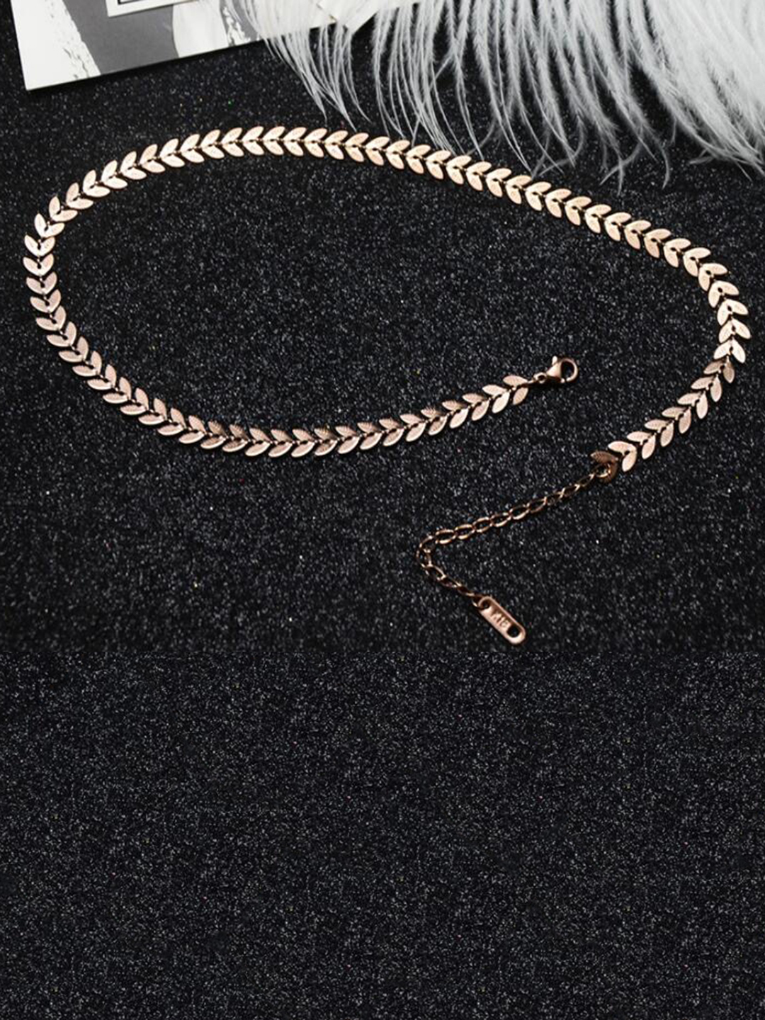 Gold Plated Single Layered Leaves Choker Pendant Necklace - Alloy Craftsmanship , Elegant Design For Men & Women, Perfect Gift For Parties & Weddings