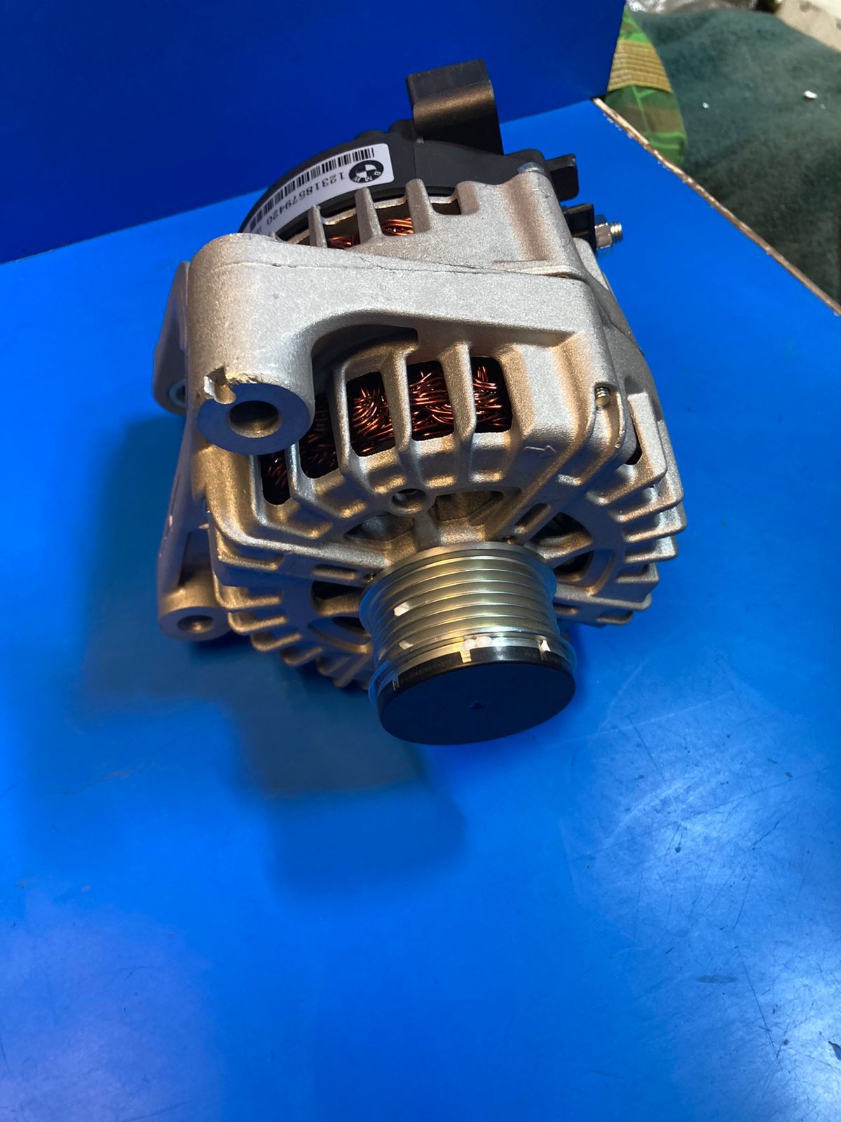 Car Alternator - Silver 2x2x2 Ft Dimensions 10 Kg Weight | Long Working Life Suitable For Four Wheelers Model No. 546546545