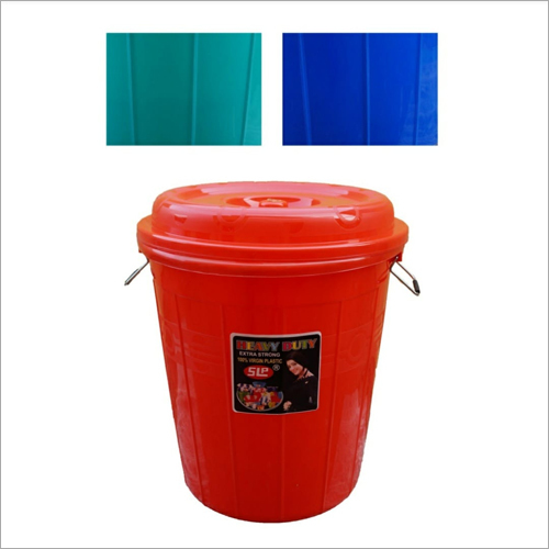 मल्टीपल रेड प्लास्टिक ड्रम