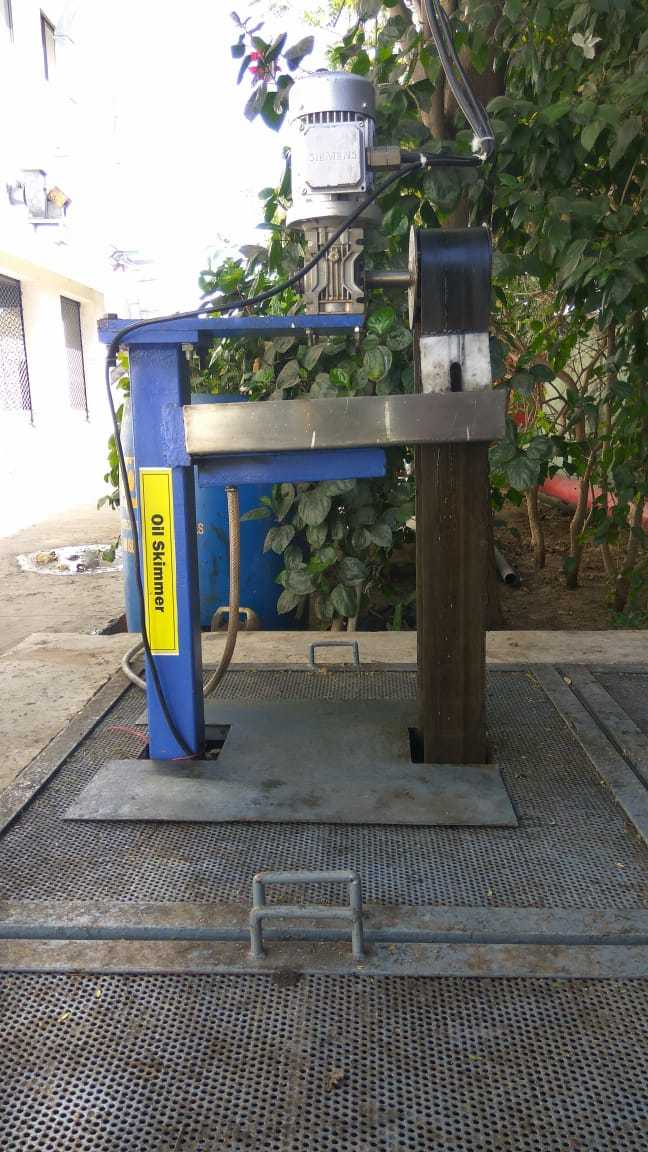 Neoskim Belt Type Oil Skimmer - Mild Steel, 1000x80x1000mm , Blue | 1hp Power, High Efficiency Oil Removal, Minimum Maintenance, Fast Cleaning, Easy Mounting