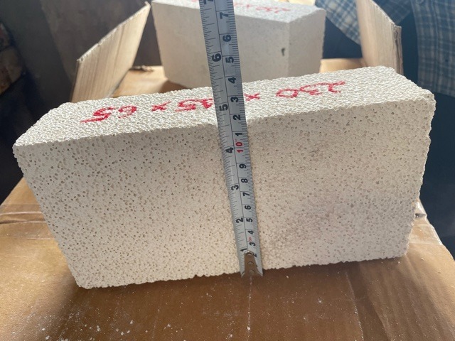 Mullite Insulation Bricks - 9x4x3 Inches | White Color, High Porosity, Low Thermal Conductivity, Excellent Mechanical Strength