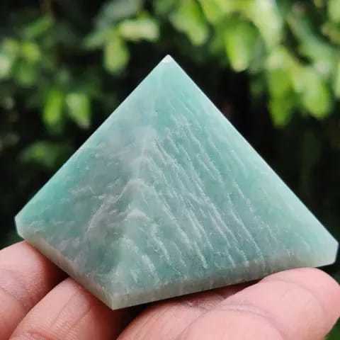 प्राकृतिक अमेजोनाइट पिरामिड