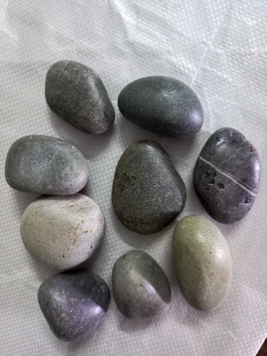 Ind Mmart Big Natural River Yellow Garden Stone Round Smooth Polished Pebbles Stone Pea Pebbles Gravels Home Used - Artificial Stone Type: Solid Surface