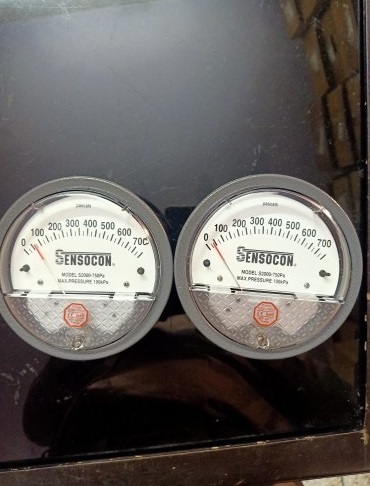 Black Sensocon S2000 Series 750 Pac Magnehelic Differential Pressure Gauge