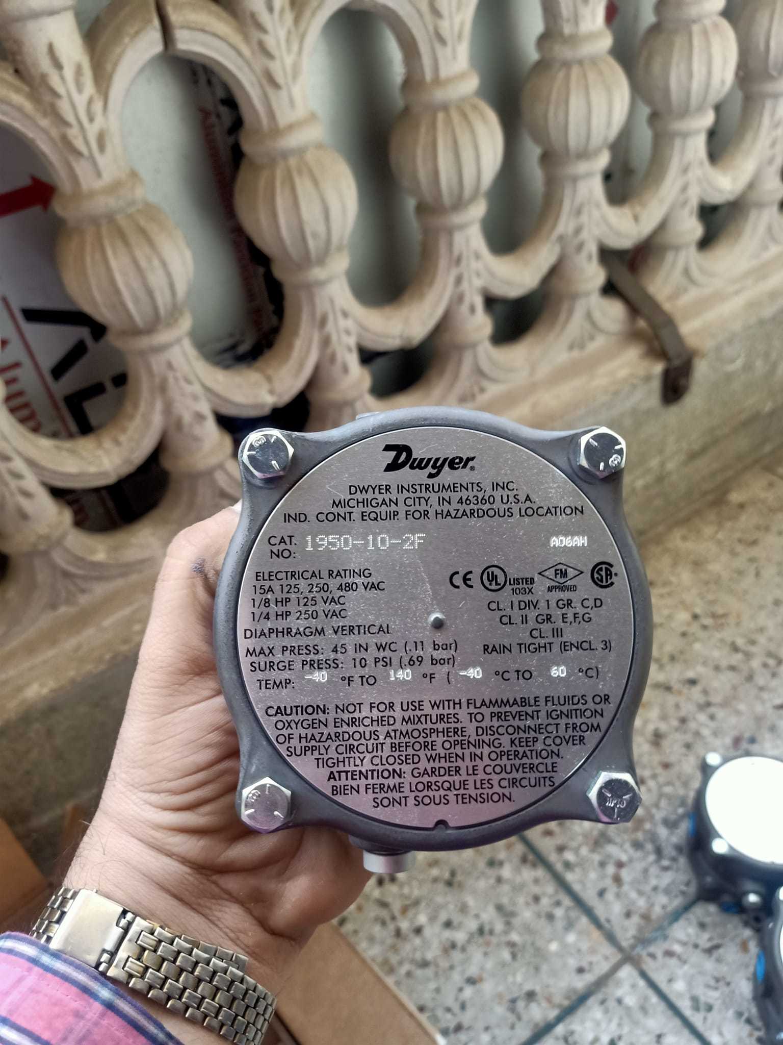 Surface Dwyer Usa 1950 10 2f Explosion Proof Differential Pressure Switch