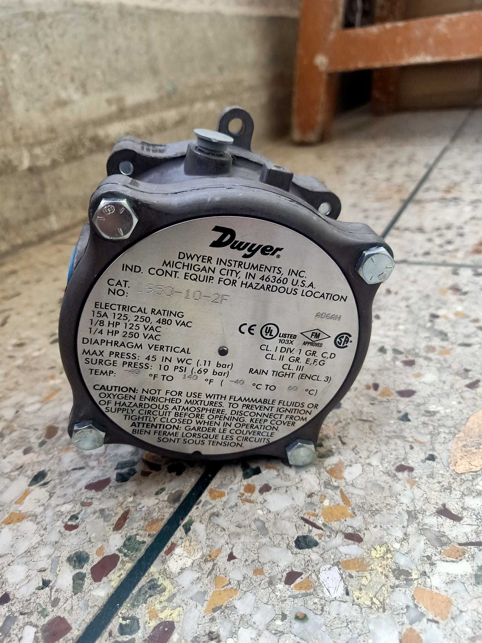 Surface Dwyer Usa 1950 10 2f Explosion Proof Differential Pressure Switch