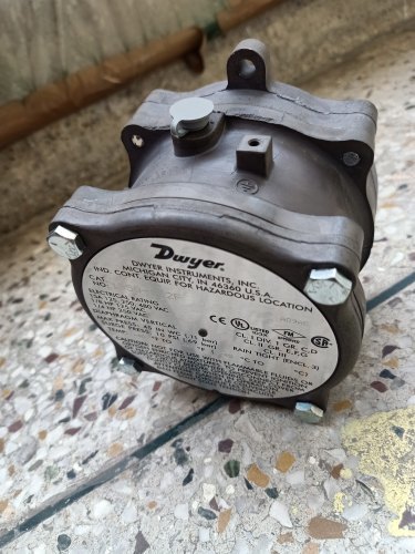 Galvanized Dwyer 1950 10 2f Explosion Proof Differential Pressure Switch