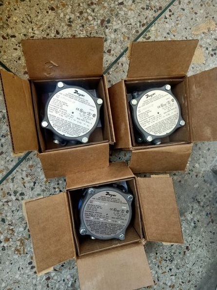 Dwyer Instruments 1950-10-2f - Nema Rated Explosion-proof Differential Pressure Switch, 3.25 Lb Weight, Black, Spdt, 1/8" Female Npt Connections