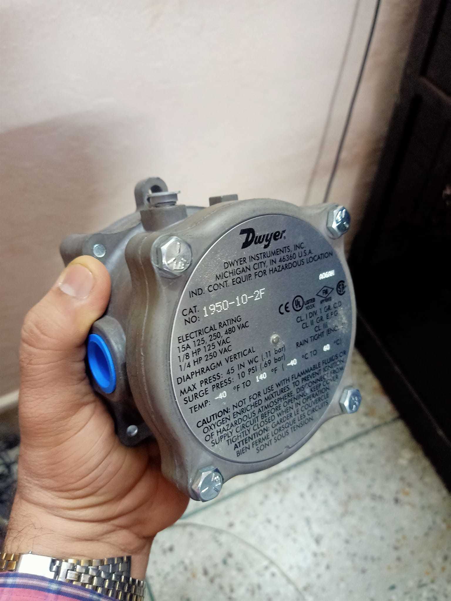 Dwyer Instruments 1950-10-2f - Nema Rated Explosion-proof Differential Pressure Switch, 3.25 Lb Weight, Black, Spdt, 1/8" Female Npt Connections