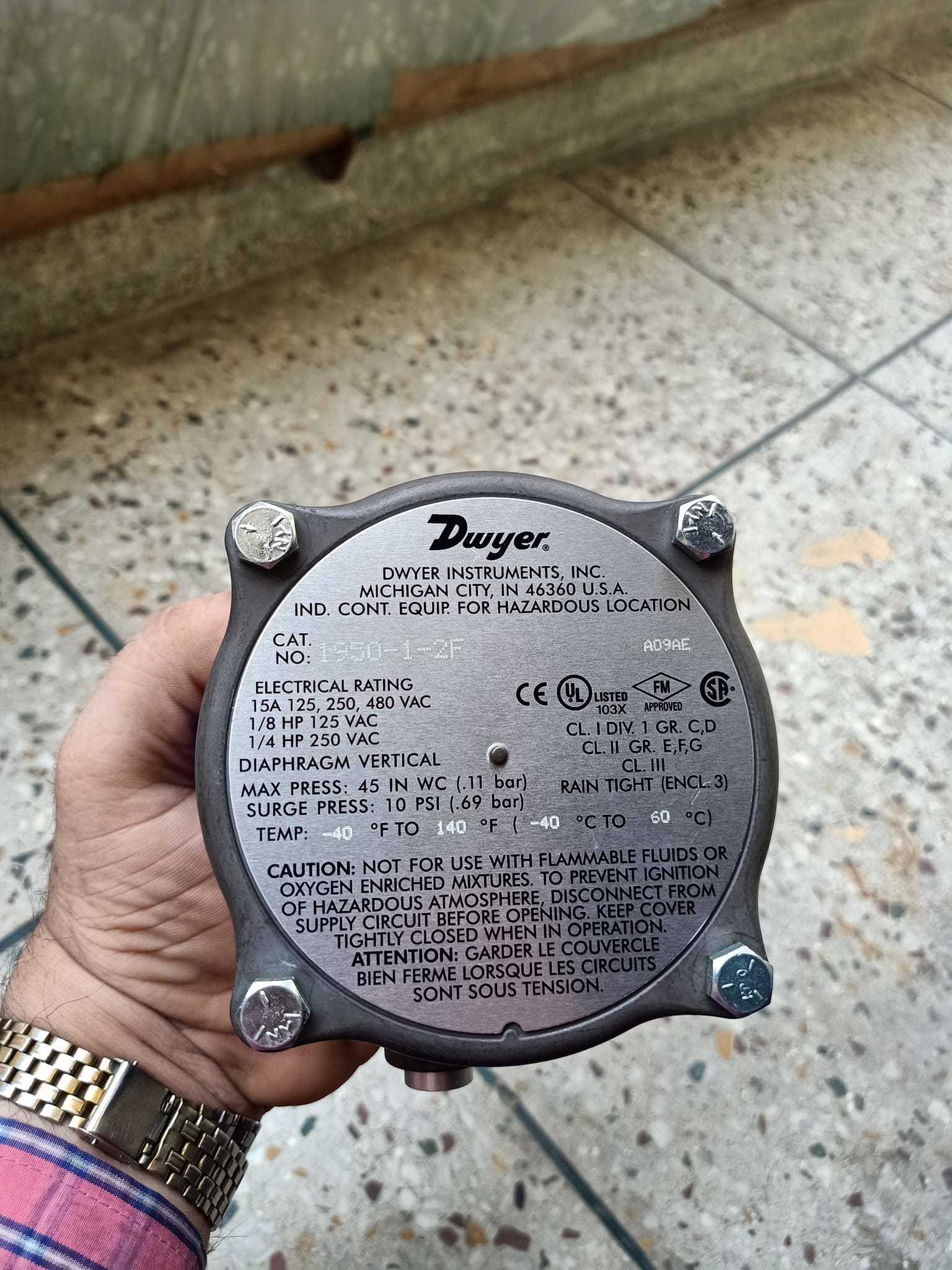 Dwyer Usa 1950 1 2f Differential Pressure Switch Measure Pressure Of: Gas