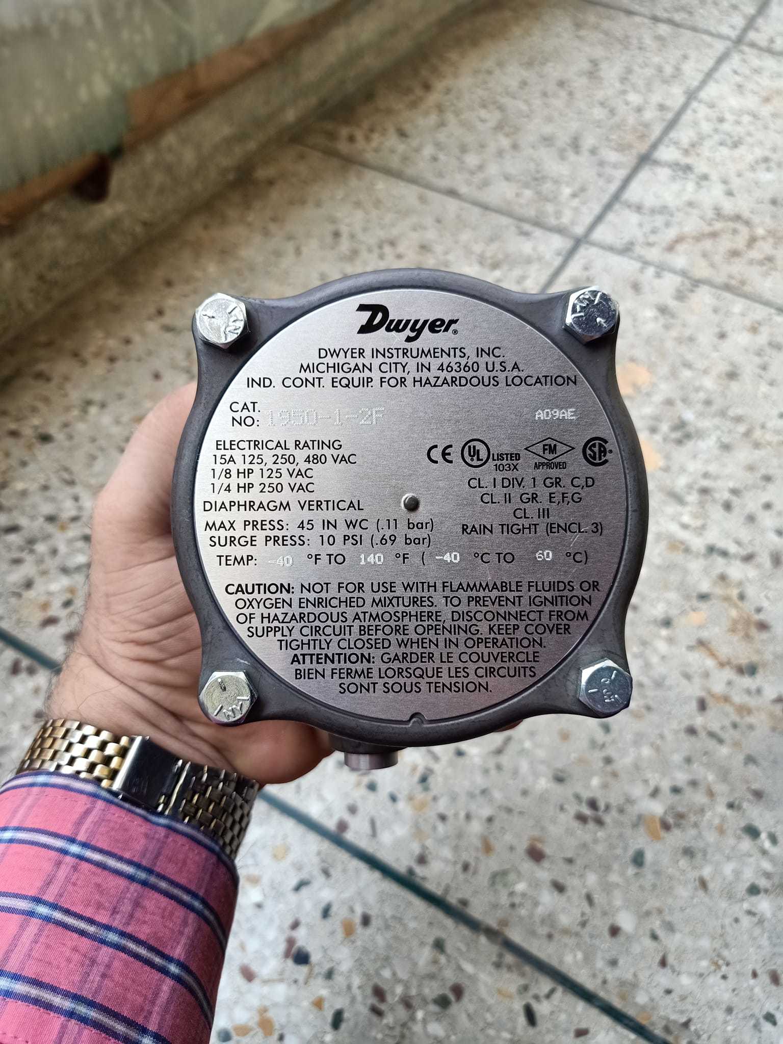 Dwyer Usa 1950 1 2f Differential Pressure Switch Measure Pressure Of: Gas