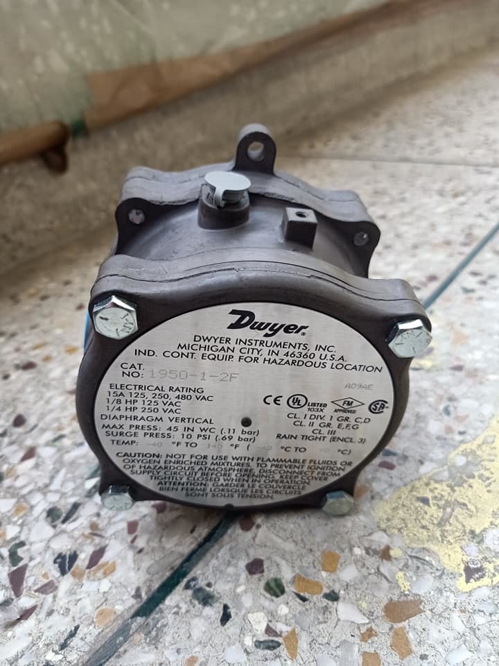 Series 1950 Explosion Proof Differential Pressure Switch Measure Pressure Of: Gas