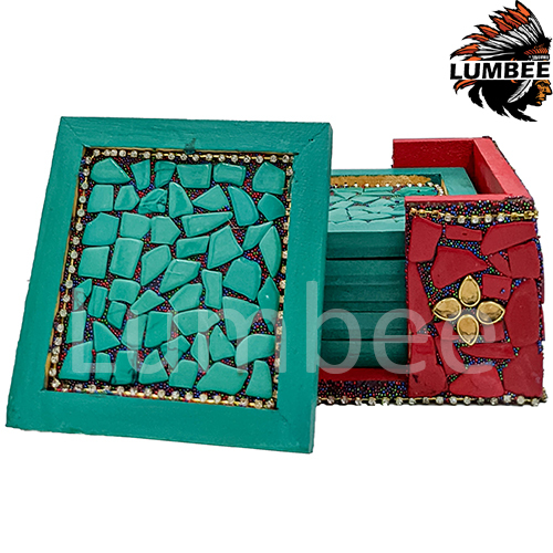 रेड एंड ग्रीन हैंडक्राफ्टेड वुडन स्टोन पेंटेड कोस्टर