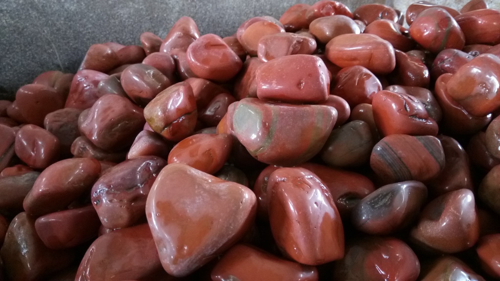 Red Japer Common Polished Low Price Stone Pebbles Solid Surface