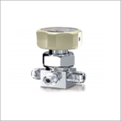 Diphragm Valve - Stainless Steel, 1/4 Inch Port Size, Manual Control, High Pressure, Compact Design with PTFE Sealing for Gas and Liquid Media